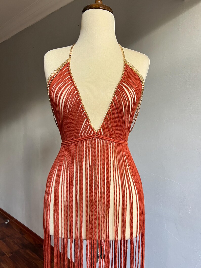 Vestido de franjas de macramê feito à mão: traje de festival boho terracota imagem 5