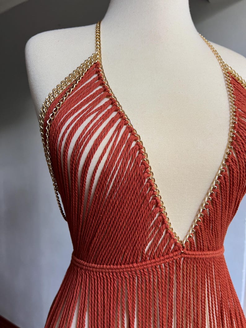 Vestido de franjas de macramê feito à mão: traje de festival boho terracota imagem 4