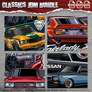 Pode incluir: Uma ilustração digital de quatro carros desportivos japoneses clássicos. Os carros são um Mazda RX-3 vermelho, um Mazda RX-7 amarelo, um Nissan Skyline GT-R vermelho e um Nissan Skyline 2000GT azul. Os carros estão todos num estilo de desenho animado e têm um aspeto retro.