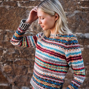 Fairisle Westray Pullover von Eribe in Firefly-Farbe aus 100 % Shetlandwolle