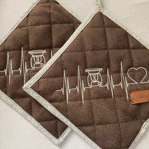 Pot holder pair "Thermomix heartbeat" brown