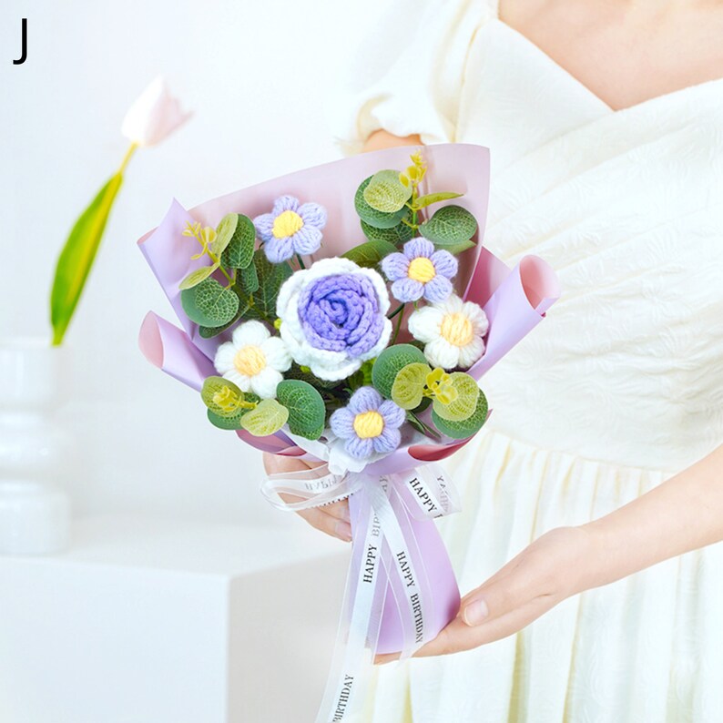 Ramo de flores de rosas de ganchillo hecho a mano, flor de punto, regalos de ramo de ganchillo, cumpleaños/día de la madre/aniversario/regalo de boda, flor eterna J