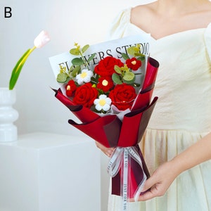 Ramo de flores de rosas de ganchillo hecho a mano, flor de punto, regalos de ramo de ganchillo, cumpleaños/día de la madre/aniversario/regalo de boda, flor eterna B