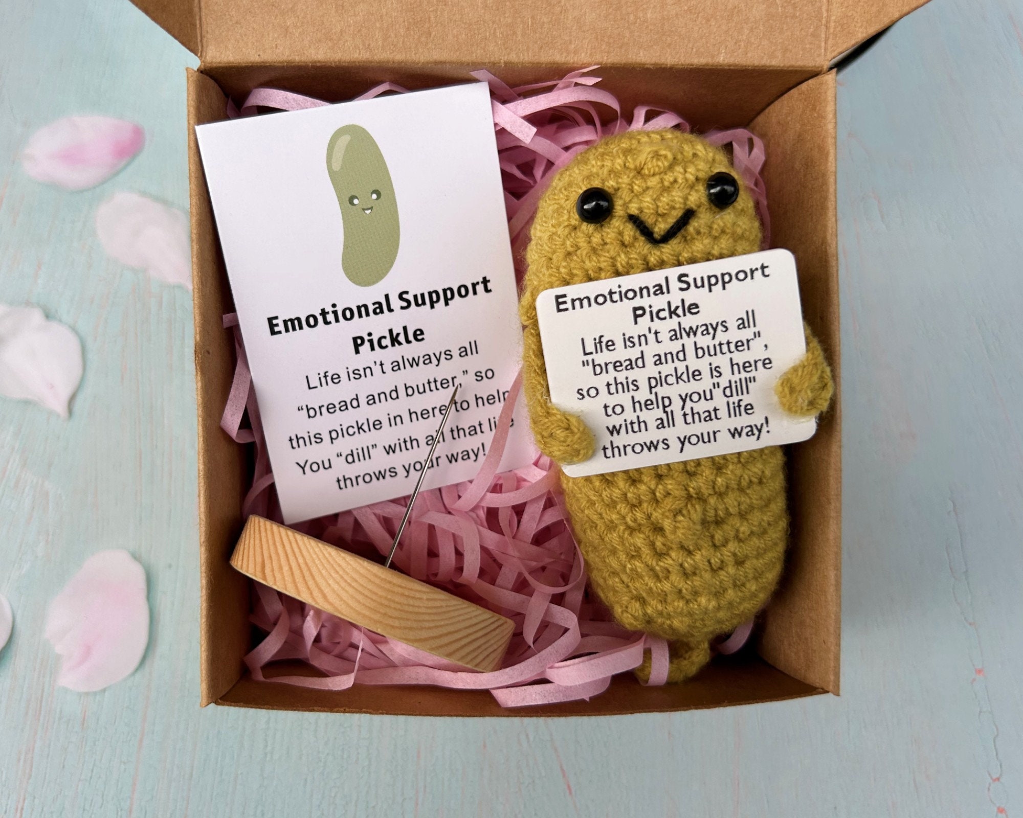 OVNMFH Handmade Emotional Support Pickle with Positive Affirmation, Crochet Pickled Cucumber, Fun Stress Relief Toy, Cute Handwoven Ornaments, Gift