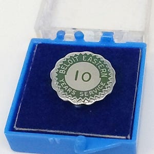 Emblemat pracowniczy Beloit Corporation wykonany ze srebra próby 925, z okazji 10 lat służby! Rzadki!