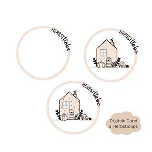 Pode incluir: Três adesivos circulares imprimíveis com tema de outono com o texto "Herbstliebe" em escrita cursiva preta. Dois adesivos apresentam uma pequena casa com uma abóbora e cogumelos na frente. Um adesivo está em branco.
