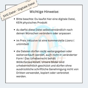 Pu&ograve; includere: Un avviso di download di un file digitale con una grafica arcobaleno. Il testo recita: "SVG Datei - Digitale Datei" e "Wichtige Hinweise:" seguito da un elenco di informazioni importanti sul file.
