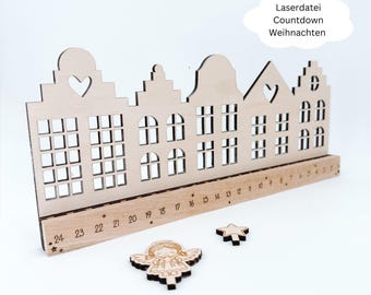 Può includere: Un calendario dell'Avvento in legno a forma di fila di case, con finestre ritagliate e una base numerata. Include un piccolo angelo e ritagli a forma di stella. Il testo "Laserdatei Countdown Weihnachten" è in una nuvola.