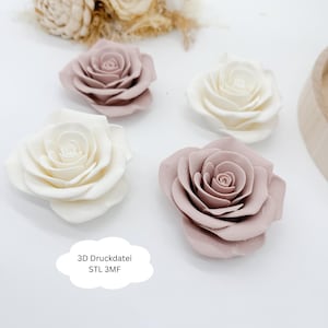 Puede incluir: Cuatro rosas artificiales en tonos blanco y malva. Las rosas están dispuestas sobre una superficie blanca. La imagen también incluye el texto "3D Druckdatei STL 3MF".