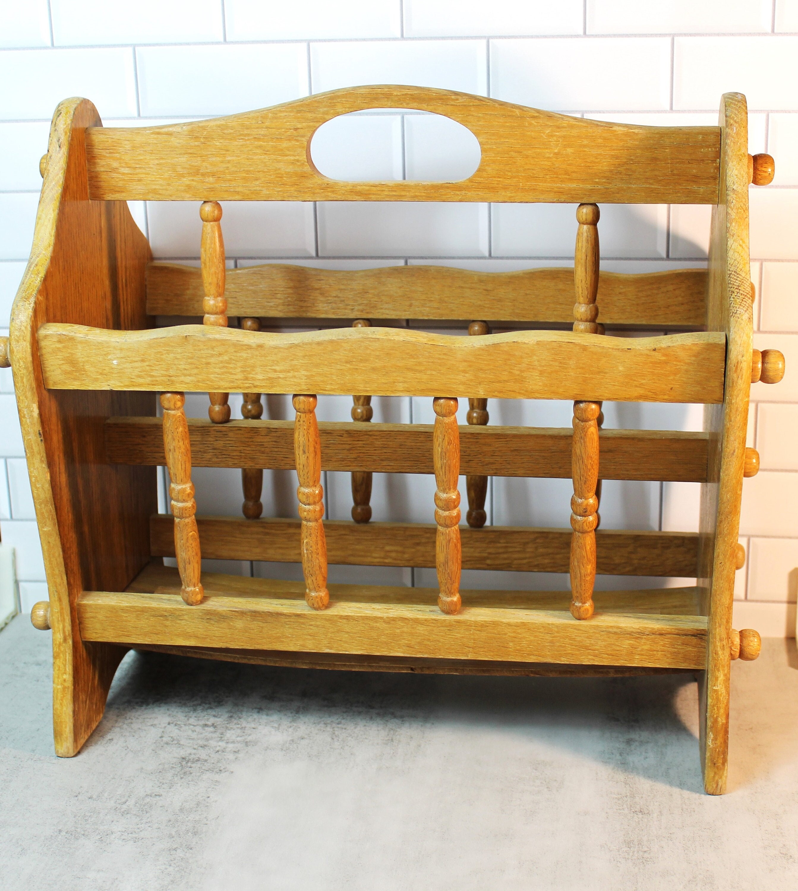 Vintage Wooden Magazine Book Rack Holder Spindles Handle 18