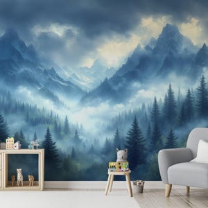 Carta da parati adesiva Misty Mountain Forest - Carta da parati murale con foresta nebbiosa, ideale per gli inquilini, decorazione murale in tessuto non tessuto con effetto natura scura per la cameretta dei bambini