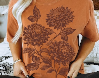 Koszula vintage z linorytem Dahlia Comfort Colors na 30. urodziny, prezent dla niej, prezent dla 21-latki, nadruk blokowy, kwiaty polne w rdzeniu domku