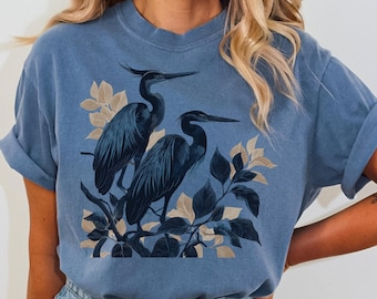 Camisa linograbada con pájaro garza azul Camisa de observación de aves Dark Cottage Core Ropa Cottage Core Camiseta de garza Gorpcore Cosas preppy Librariancore