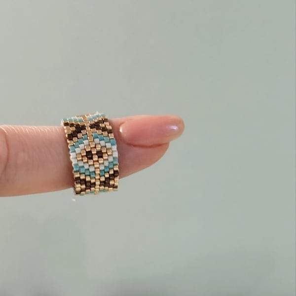 Peyote ring pattern.Easy bead embroidery ring mosaic peyote ring. Simple bead embroidery pattern,ring in boho style,peyote star.