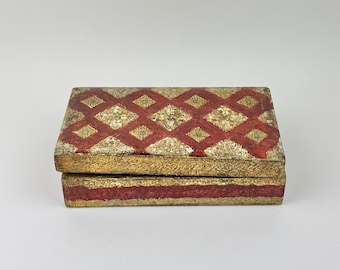 Vintage ornate goldpainted red Florentine wooden jewelry or trinket box and green velvet interior | 10 x 18 x  5.2 cm | great condition