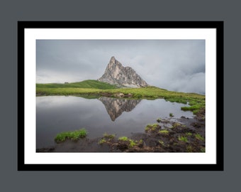 Dolomitas, Itália, reflexo do Monte Ragusela no lago da montanha, passagem de Giau, download digital, arte de parede para impressão, decoração de casa, fotografia