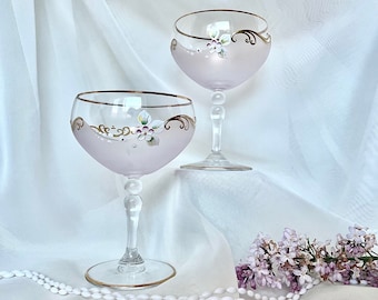 Vintage Floral Cocktail Glasses - Elegant Drinkware, Perfect Wedding Shower Gift, Set of 2