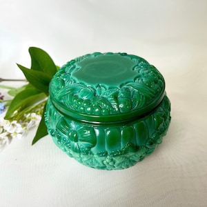 Malachit Glas Schmuckschatulle Böhmen Grün Glas Jade Trinket Box Schlevogt Gablonz Perfektes Geschenk für Mama, Geschenk für Frau, Geschenk für Freund