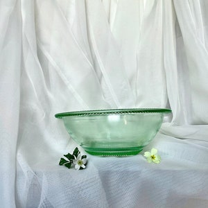 URANIUM GLASS Bohemian Glass Green Bowl Art Deco Centerpiece Pressed Glass Housewarming Gift Glass Home Decor SKLO Union zdjęcie 4