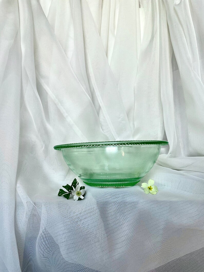 URANIUM GLASS Bohemian Glass Green Bowl Art Deco Centerpiece Pressed Glass Housewarming Gift Glass Home Decor SKLO Union zdjęcie 4