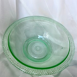 URANIUM GLASS Bohemian Glass Green Bowl Art Deco Centerpiece Pressed Glass Housewarming Gift Glass Home Decor SKLO Union zdjęcie 6