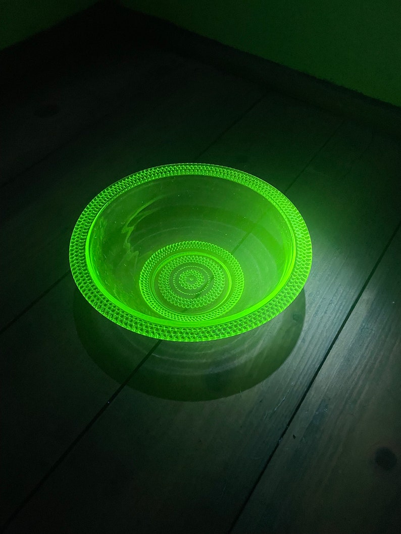 URANIUM GLASS Bohemian Glass Green Bowl Art Deco Centerpiece Pressed Glass Housewarming Gift Glass Home Decor SKLO Union zdjęcie 3