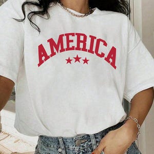 アメリカ コンフォートカラーシャツ、アメリカTシャツ、独立記念日シャツ、独立記念日用シャツ、愛国心あふれるシャツ、メモリアルデーシャツ、赤、白、青