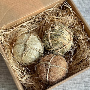 Caja de regalo de juguete masticable natural / Caja de cumpleaños / Conejo, Conejito, Conejillo de Indias, Chinchilla, Hámster / Paquete de enriquecimiento / Destructores del aburrimiento / Mascota pequeña