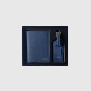 Reisegeschenkset, personalisierter Reisepasshalter & Gepäckanhänger-Geschenkset, mit Monogramm Saffiano Leder, Reisezubehör in Geschenkbox