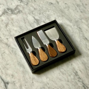 Cheese Cutlery - Set of 4 Walnut and Silver Finish -Encased in a gift box, this set is perfect for cheese enthusiasts and connoisseurs alike