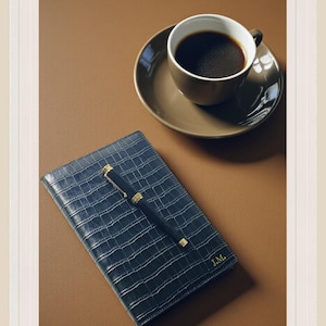 Diario personalizzato in pelle vegana A5: quaderno coccodrillo blu