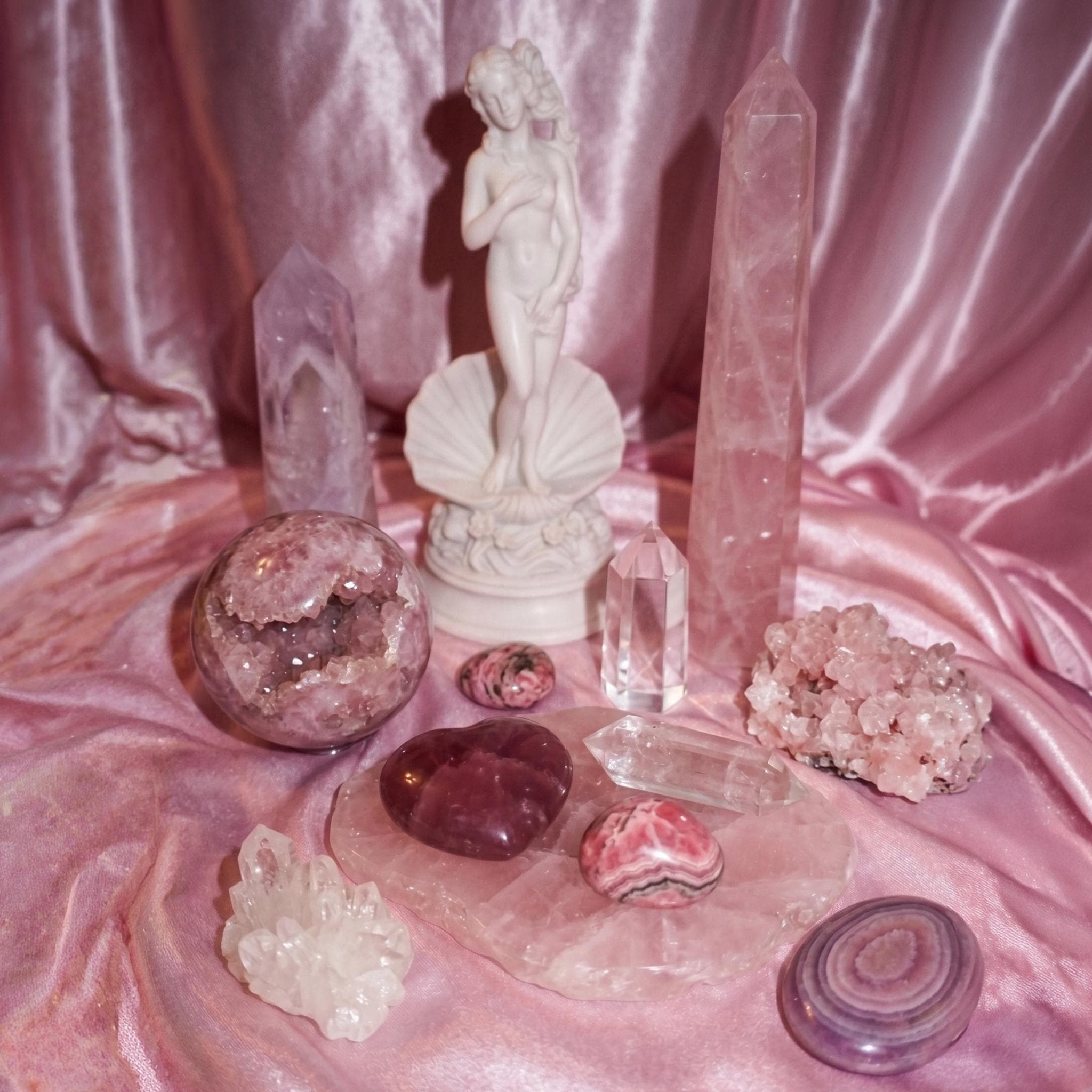 社外 APHRODITE　スタッドレス付き4本セット Aphrodite Altar Crystal Mystery Box Witchy Crystals for Love Venus