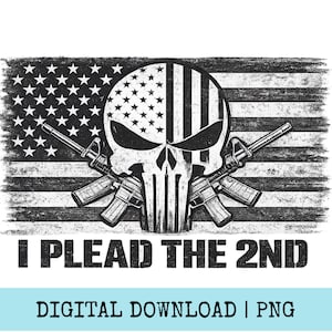 Puede incluir: Diseño gráfico en blanco y negro con un motivo de calavera integrado en la bandera estadounidense, rifles cruzados y el texto "I Plead the 2nd". El diseño tiene una estética vintage y desgastada.