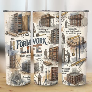 Puede incluir: Un vaso de acero inoxidable con una ilustración en acuarela de trabajos de construcción. El diseño incluye el texto "FORM WORK LIFE" y otras frases relacionadas con la construcción. El vaso está diseñado para contener aproximadamente 590 ml.
