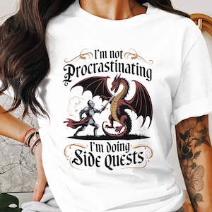 I&#39;m Not Procrastinating I&#39;m Doing Side Quests T-Shirt, Funny Gaming Shirt, RPG Gamer Tee Gift, Nerdy Humor T-Shirt for Gamers