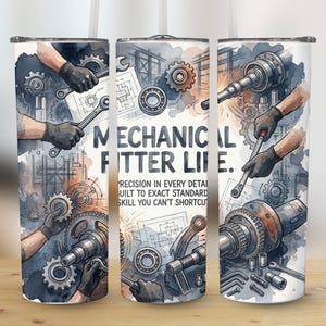 Pode incluir: Um copo de aço inoxidável com um design em aquarela com engrenagens, chaves e componentes mecânicos. O texto "MECHANICAL FITTER LIFE" é exibido. O design inclui o texto "PRECISION IN EVERY DETAIL BUILT TO EXACT STANDARD SKILL YOU CAN'T SHORTCUT".