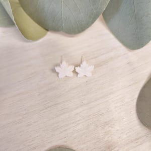 White Leaf Stud Earrings, polymer clay earrings, minimalist earrings, autumn earrings, leaf design, plastic studs, lightweight earrings