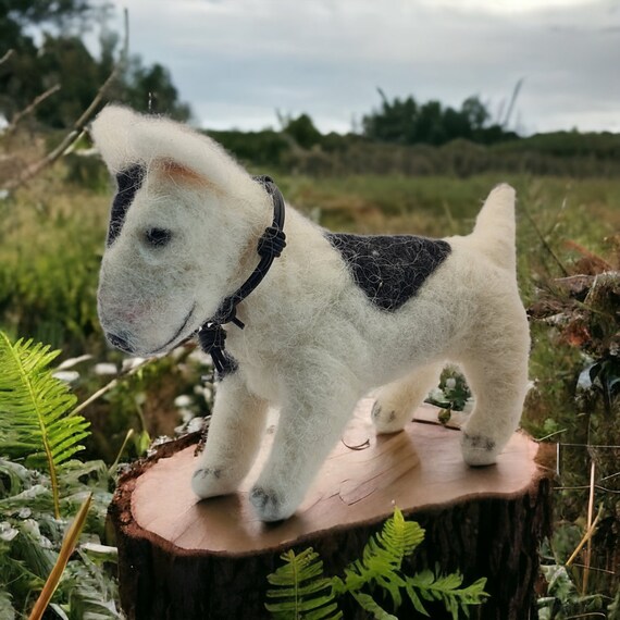 Bull Terrier "Jacky" hand-felted, small bull terrier, bull terrier made of sheep's wool, gift idea for bull terrier fans, miniature bull terrier