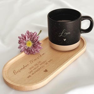 Personalisierte Tasse mit Name – Set aus Tasse und Tablett | Geschenk für Freundin – Tablett Besondere Menschen Gravur, Freunde Geschenkidee