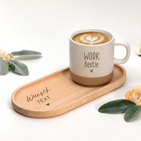 Geschenkset Tasse mit Tablett, Personalisierte Tasse Work Bestie, Abschiedsgeschenk personalisiert, Holztablett mit Wunschtext, Keramiktasse