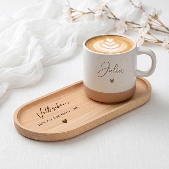 Personalisierte Tasse mit Name 360 ml, Set mit Holztablett und Gravur, Geschenk für Mama, Oma, Schwester und Freundin zu Weihnachten