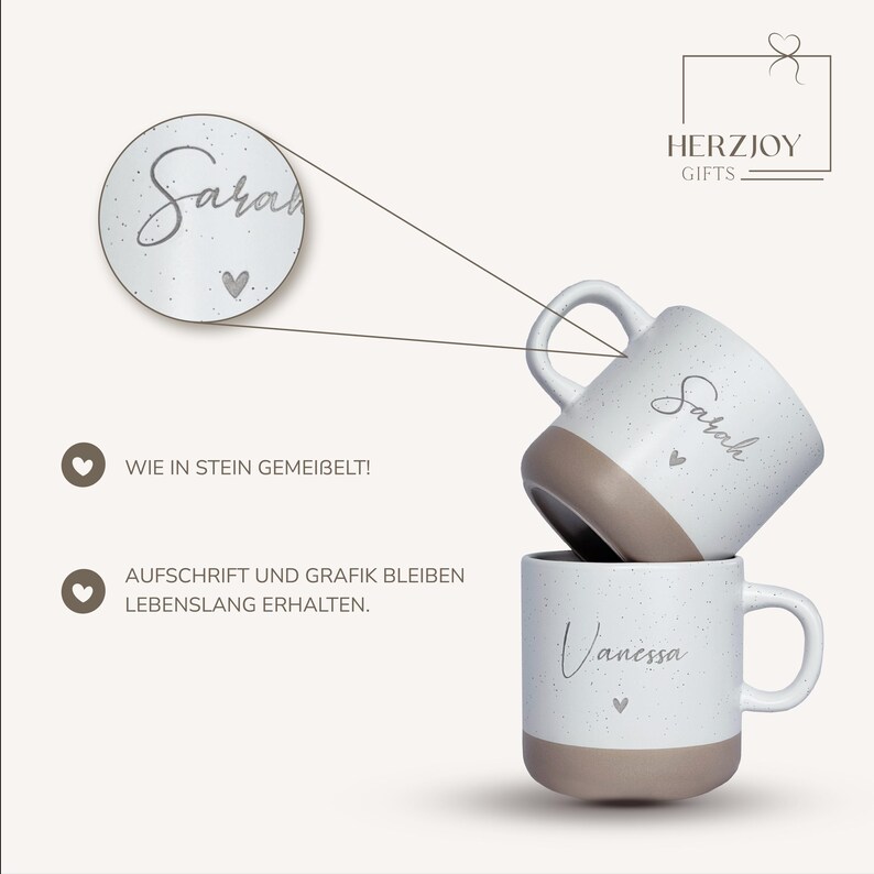 Set aus personalisierter Tasse und Tablett aus verschiedenen Blickwinkeln gezeigt. Perfekt für Produktpräsentation im Shop. Geschenkidee für Geburtstag, Weihnachten oder Freundschaft. Tasse mit unglasierter Unterseite und dezenter Gravur, Tablett aus Buchenholz mit schöner Maserung. Ideal für Menschen, die das Besondere lieben. Steingut Tasse . Geschenk für Herzensmensch und Lieblingsmensch