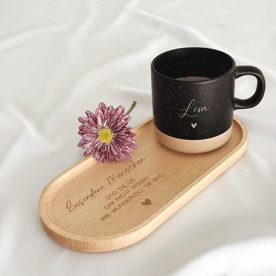 Personalisierte Tasse mit Name – Set aus Tasse und Tablett | Geschenk für Freundin – Tablett Besondere Menschen Gravur, Freunde Geschenkidee
