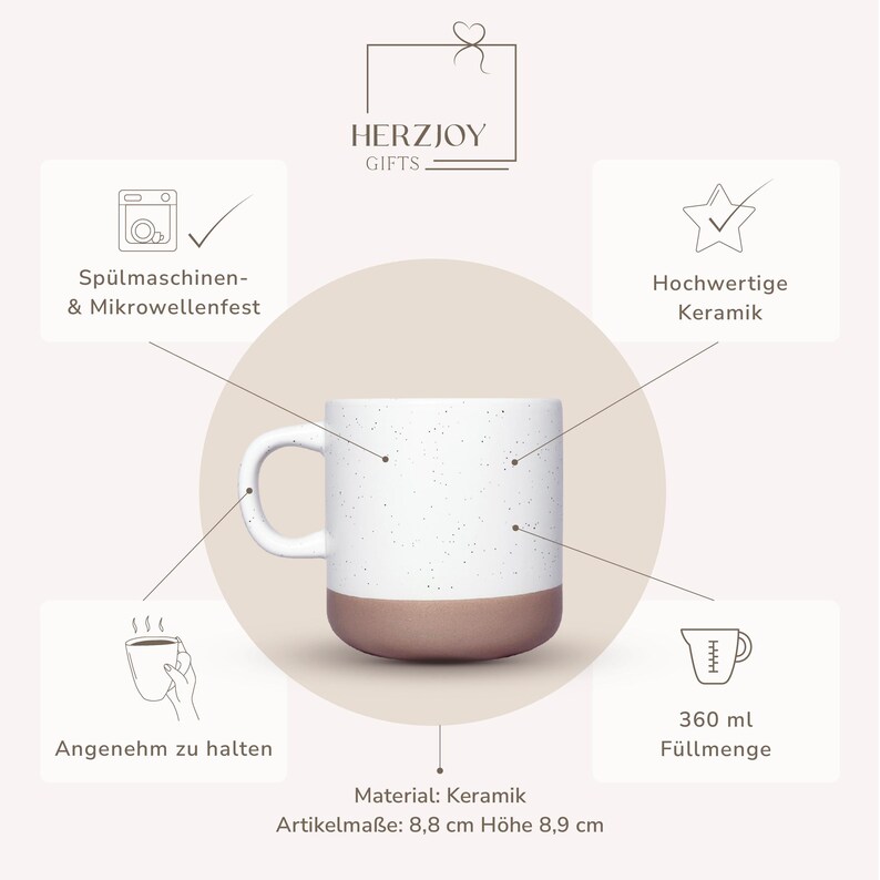 Keramiktasse mit personalisierter Namensgravur, befüllt mit Kaffee – auf Tablett serviert. Beige Tasse mit matter Oberfläche und 360 ml Volumen, perfekt für den Start in den Tag. Geschenk für Kolleg:innen, Freund:innen oder Familie, ideal für Abschied oder als kleine Überraschung. Zeitloses Design, langlebig, spülmaschinengeeignet, liebevoll graviert und dekorativ. Steingut Tasse . Geschenk für Herzensmensch und Lieblingsmensch