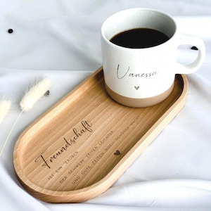 Personalisierte Tasse mit Name – Set aus Tasse und Tablett | Geschenk für Freundin – Holztablett Freundschaft Gravur – Freunde Geschenkidee