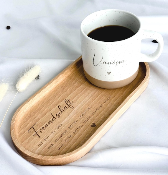 Personalisierte Tasse mit Name – Set aus Tasse und Tablett | Geschenk für Freundin – Holztablett Freundschaft Gravur – Freunde Geschenkidee