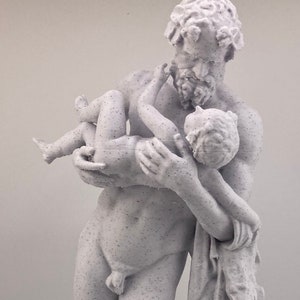 Griechische Skulptur Silenus mit dem Säugling Dionysos 250 mm, museale Reproduktion