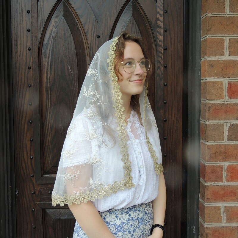 R / Chapel Veil
