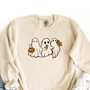 Floral Ghost Sweatshirt, Halloween Sweater, Ghost Sweat, Fall Sweatshirt For Women, Cute Ghosts, Spooky Season Sweatshirt, Halloween Spirit