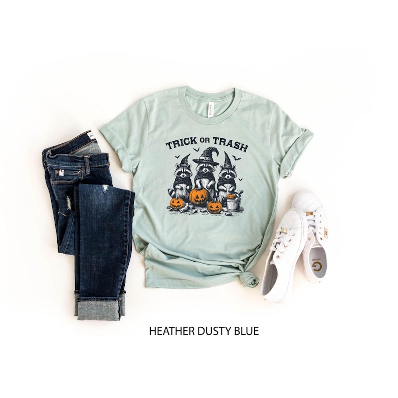 Retro Halloween Raccoon T-Shirt, Trick or Trash Shirt, Funny Halloween Shirt, Halloween Raccoon Tee, Spooky Season Shirt, Halloween Gift zdjęcie 1